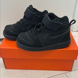 Nike Black High-Top Sneakers Sleek Design
